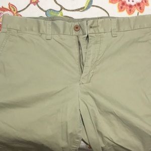 Men’s Tommy Bahama flat front khaki shorts size 34 waist